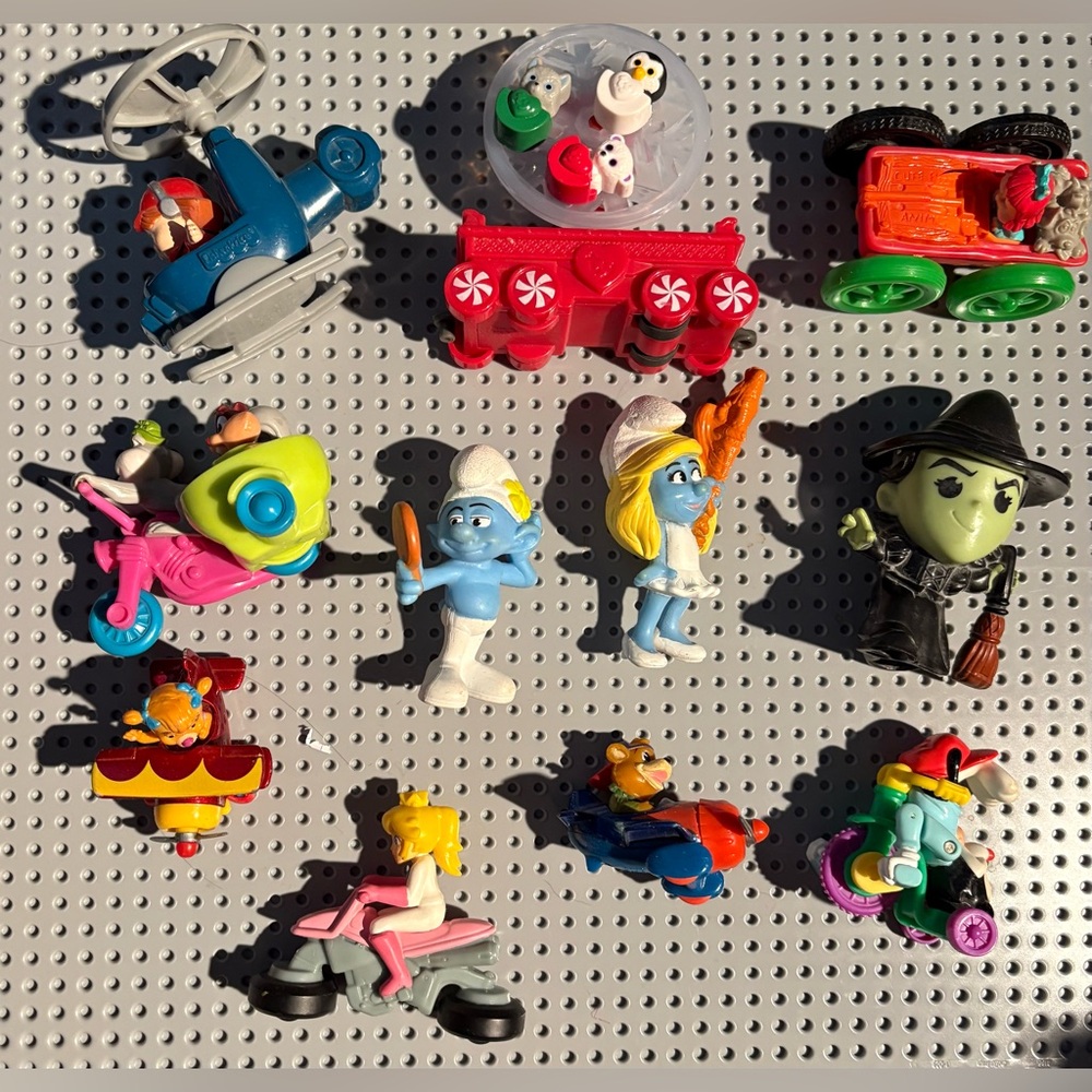 Vintage Toy Bundle Smurfs, Happy Meal + more